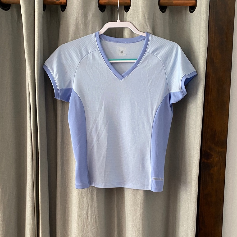 Patagonia Light Blue Moisture-Wicking V-Neck Athletic Top, Women’s Size Small